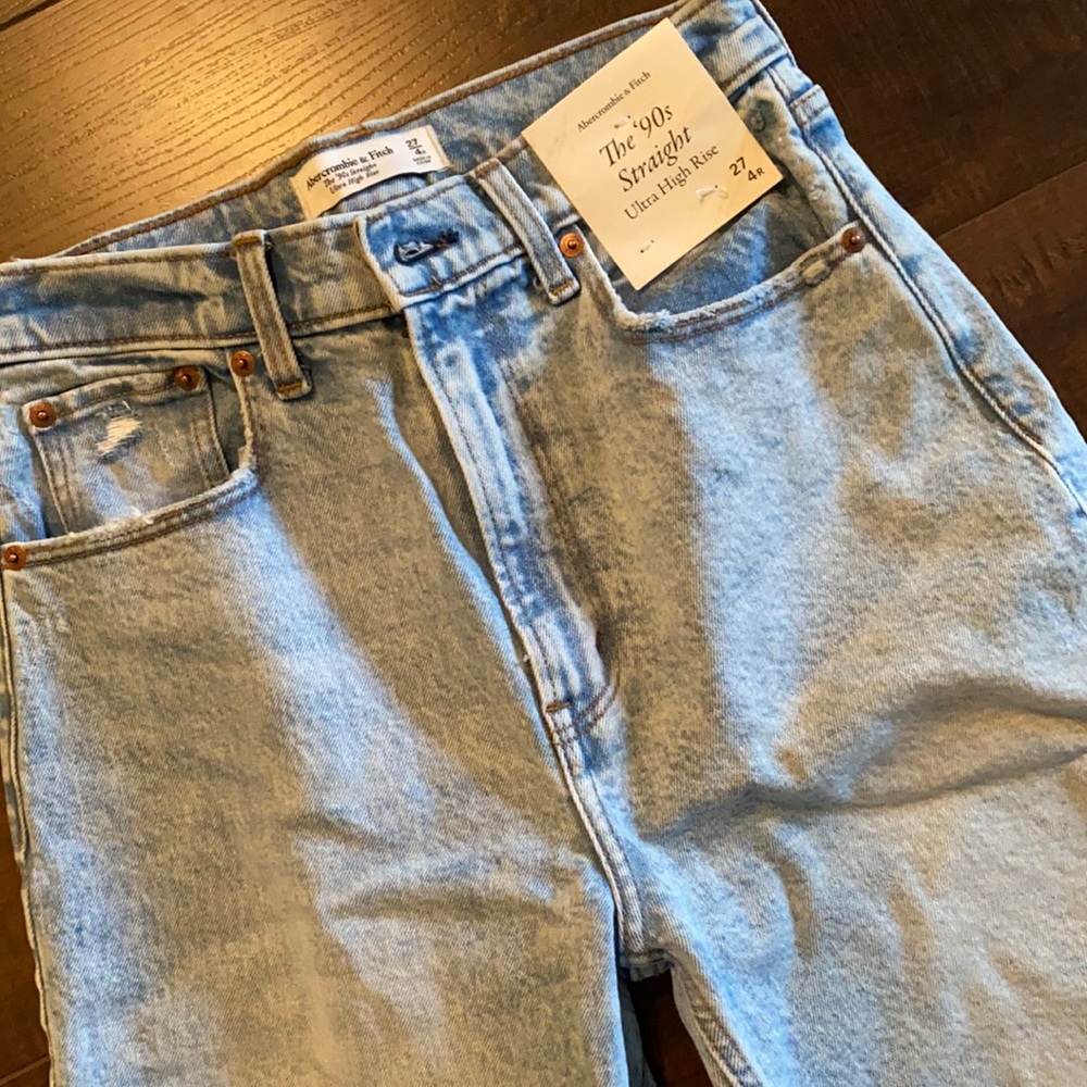 Abercrombie & Fitch 90’s Straight Ultra High Rise NWT